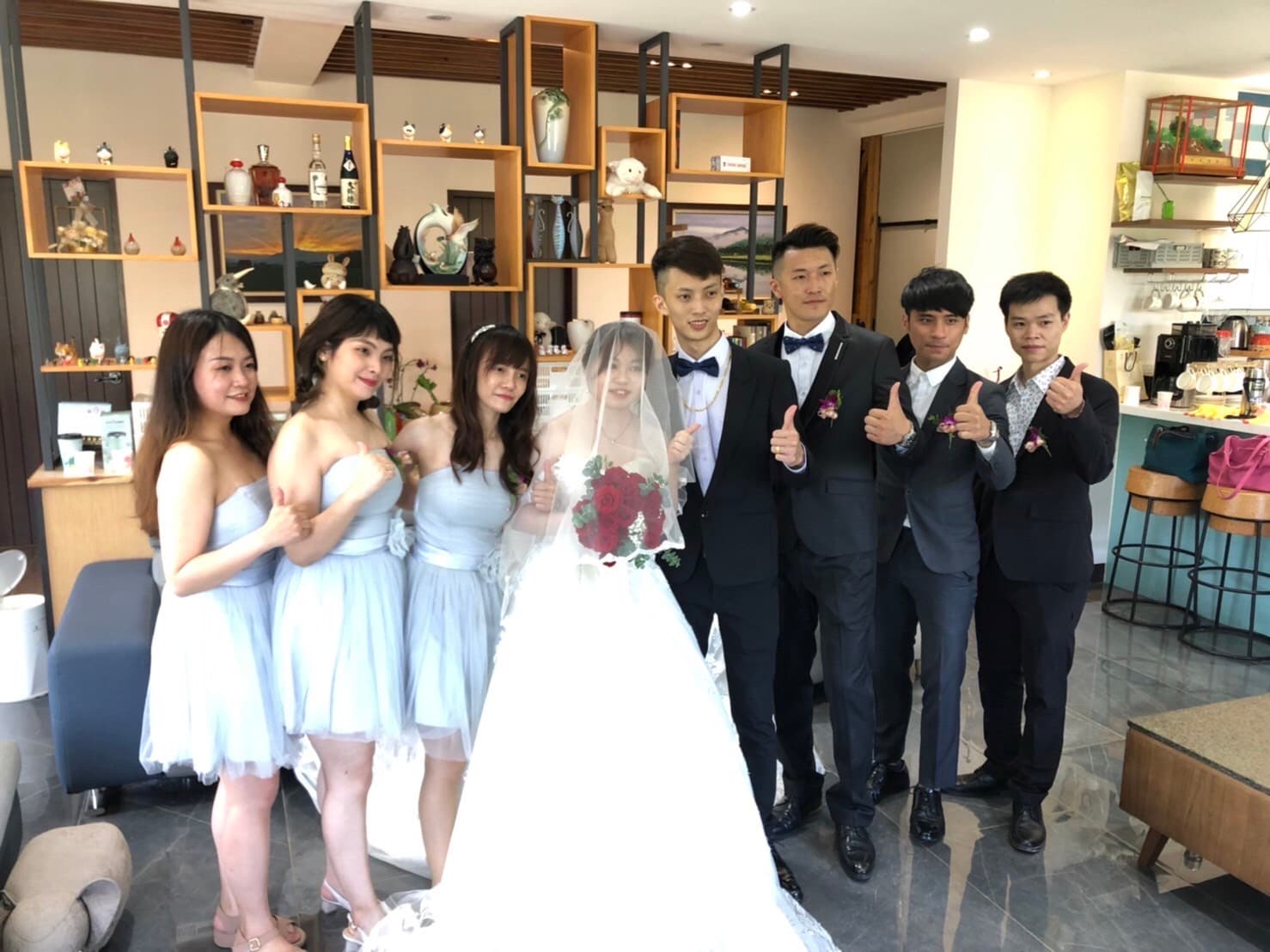 旅客於美濃田中央的合影