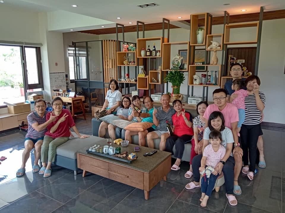 旅客於美濃田中央的合影