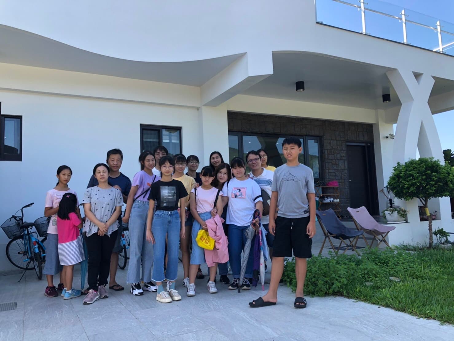 旅客於美濃田中央的合影