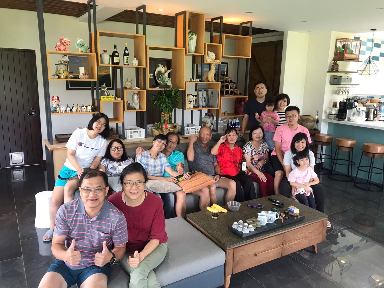 旅客於美濃田中央的合影