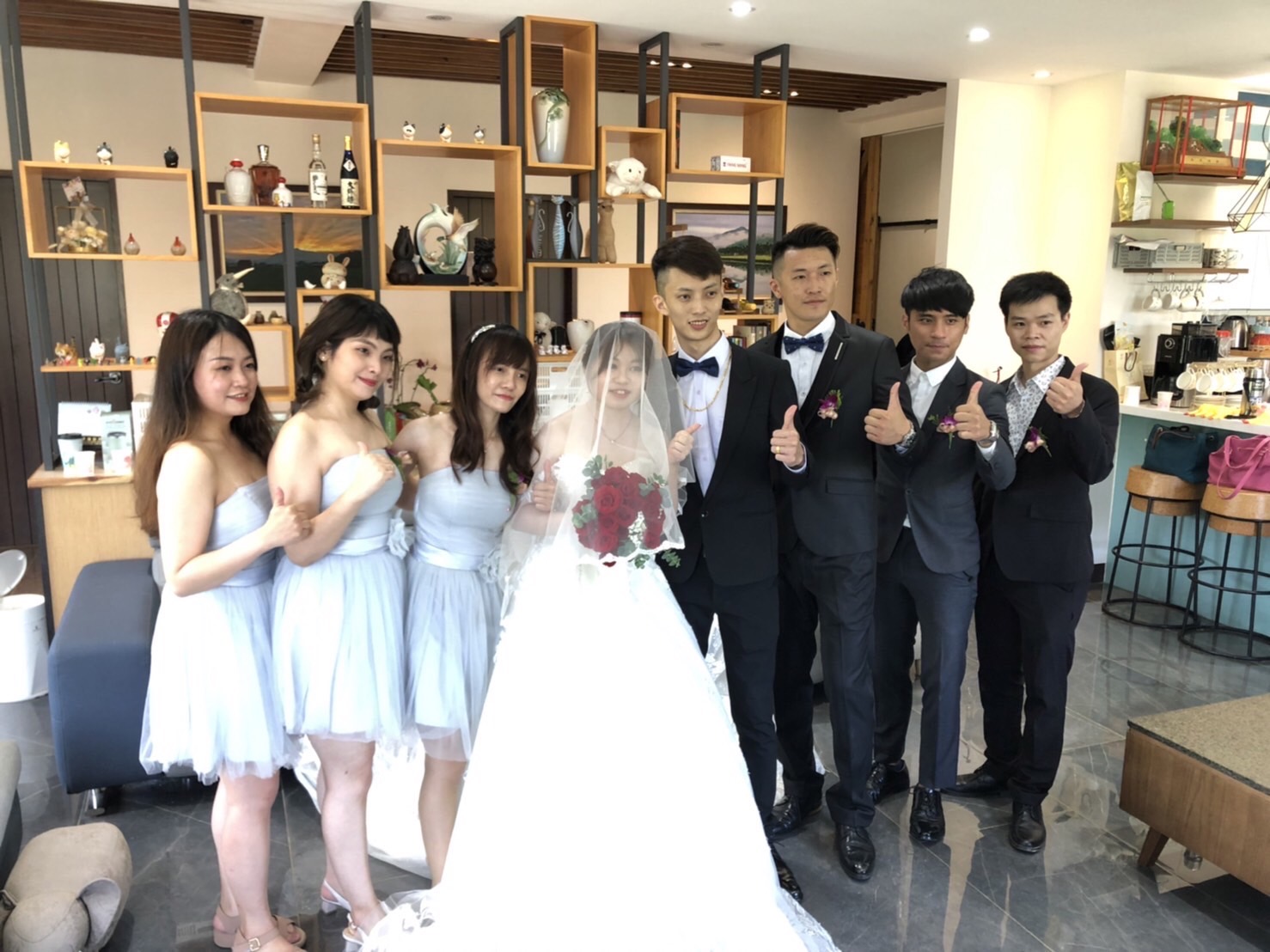 旅客於美濃田中央的合影